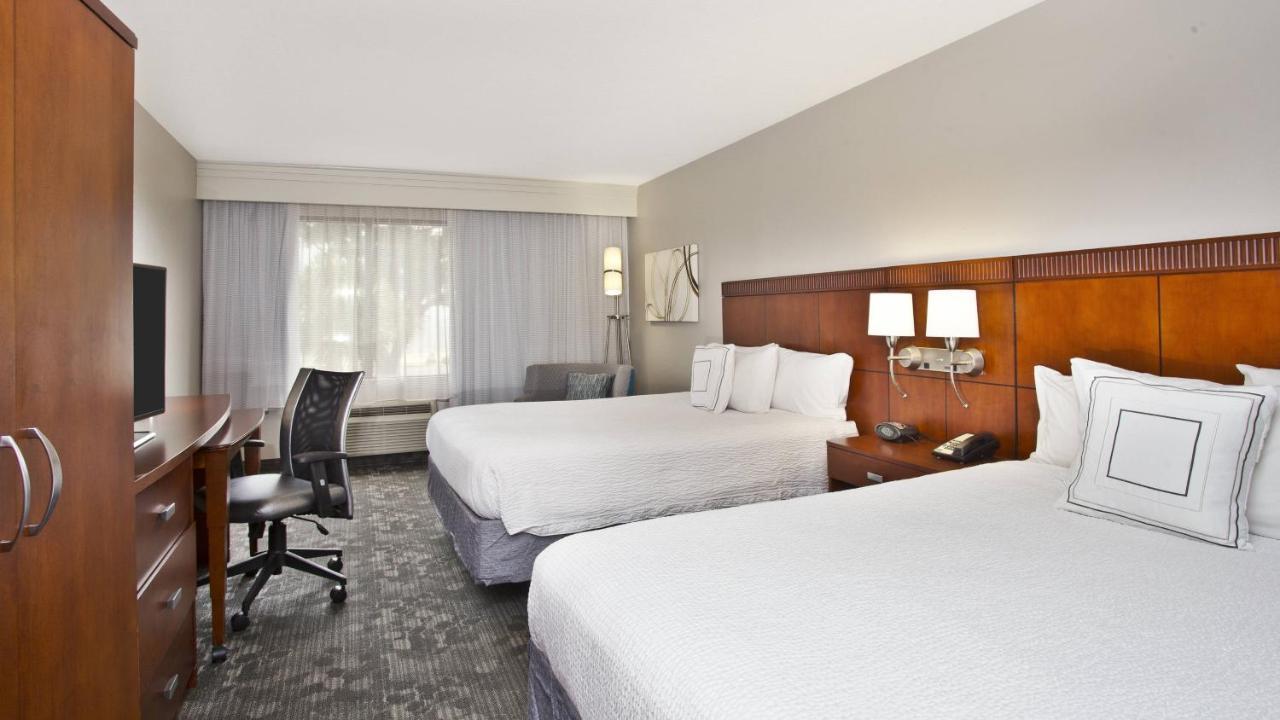 Courtyard By Marriott Beachfront Gulfport