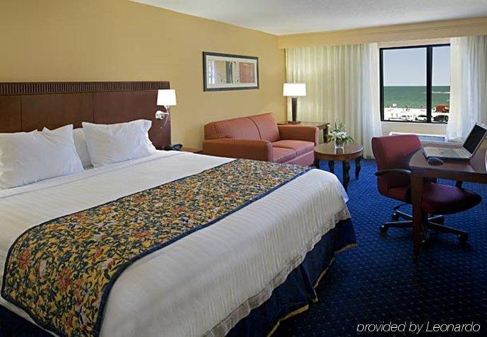 Courtyard By Marriott Beachfront Hotel Gulfport