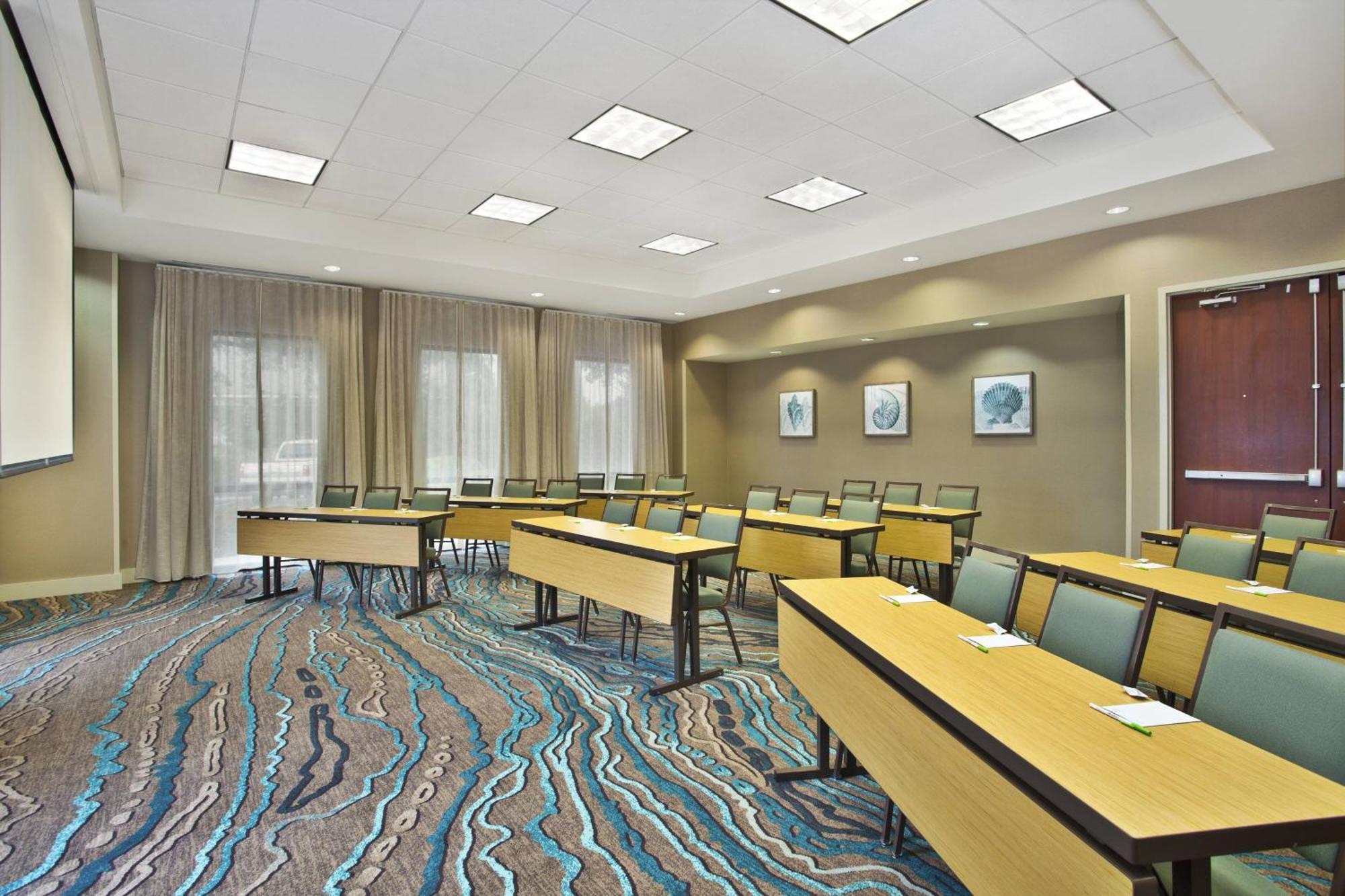 Courtyard By Marriott Beachfront 3*