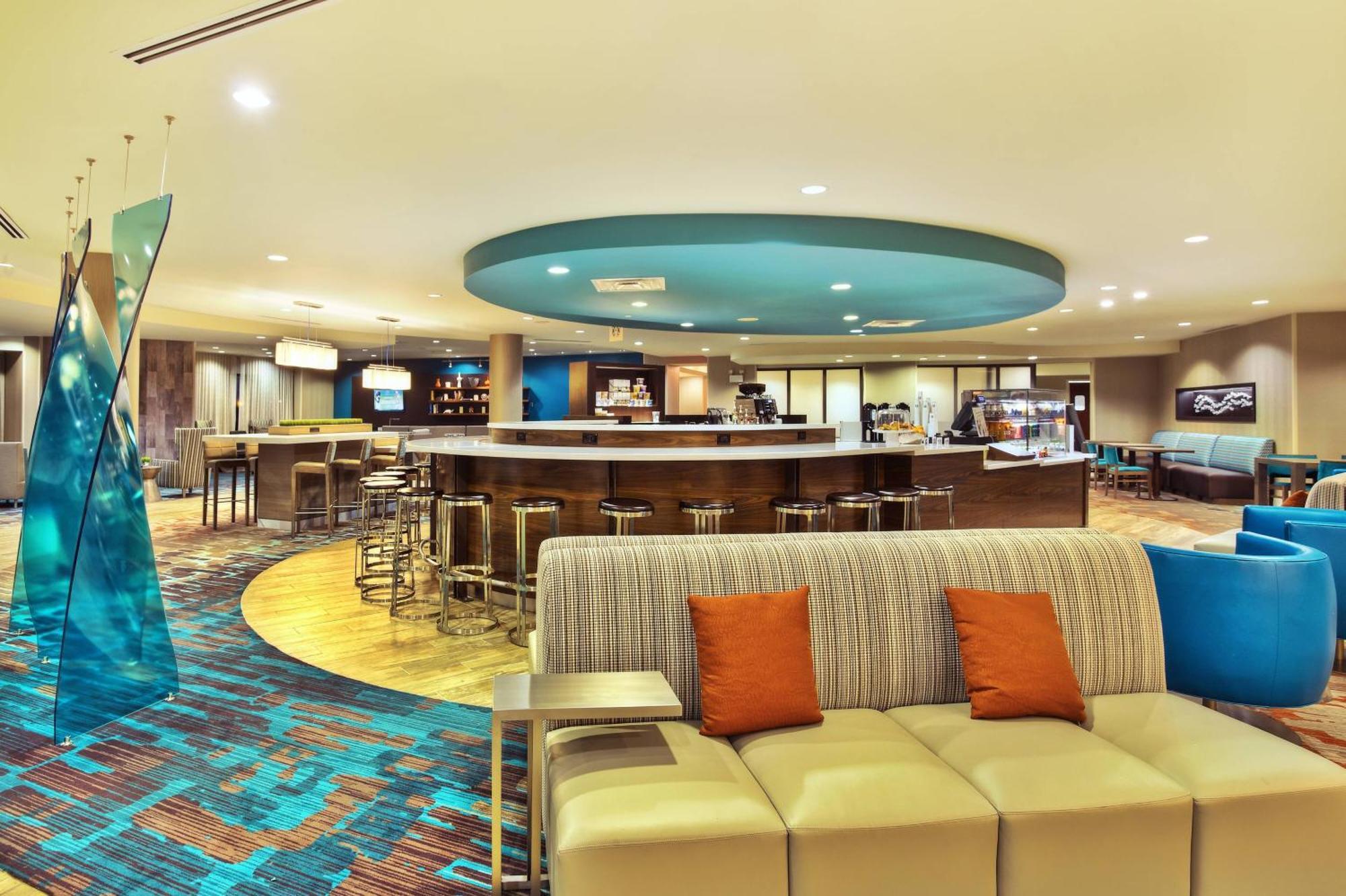Courtyard By Marriott Beachfront Hotel