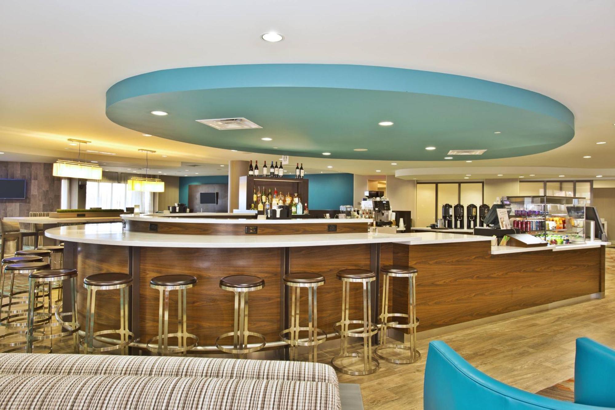 Hotel Courtyard By Marriott Beachfront 3*
