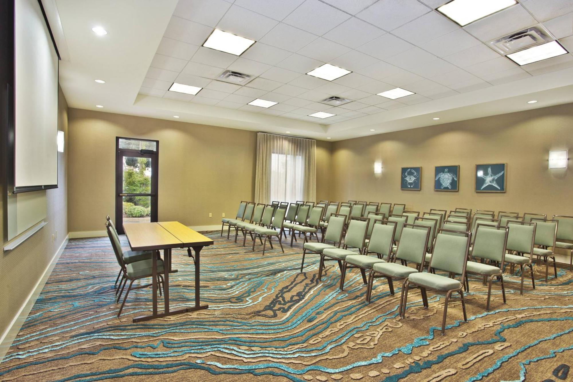 Courtyard By Marriott Beachfront