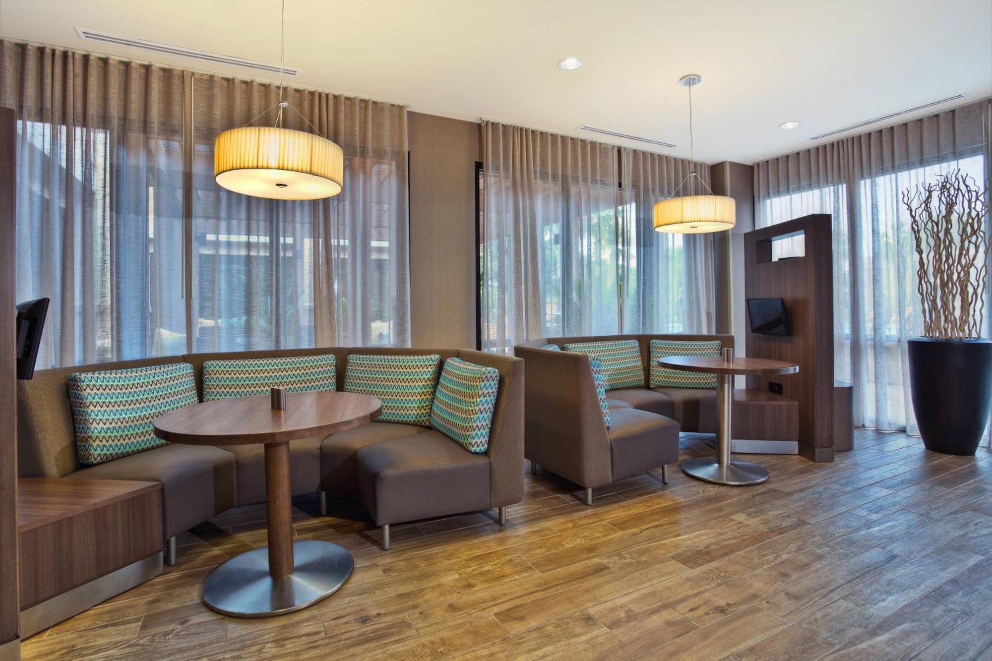 Hotel Courtyard By Marriott Beachfront 3*
