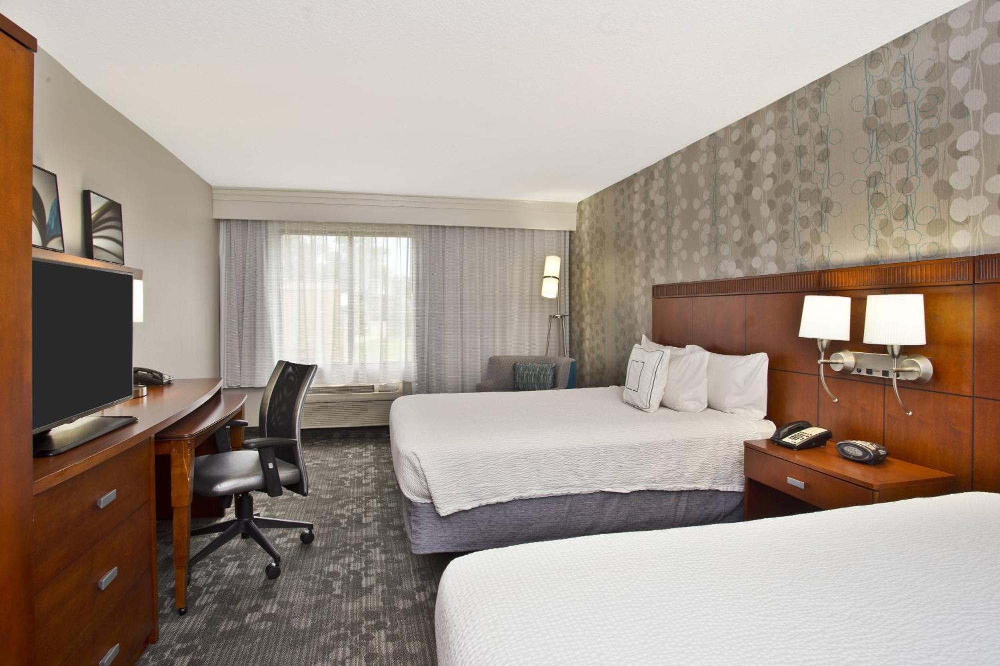Courtyard By Marriott Beachfront Gulfport
