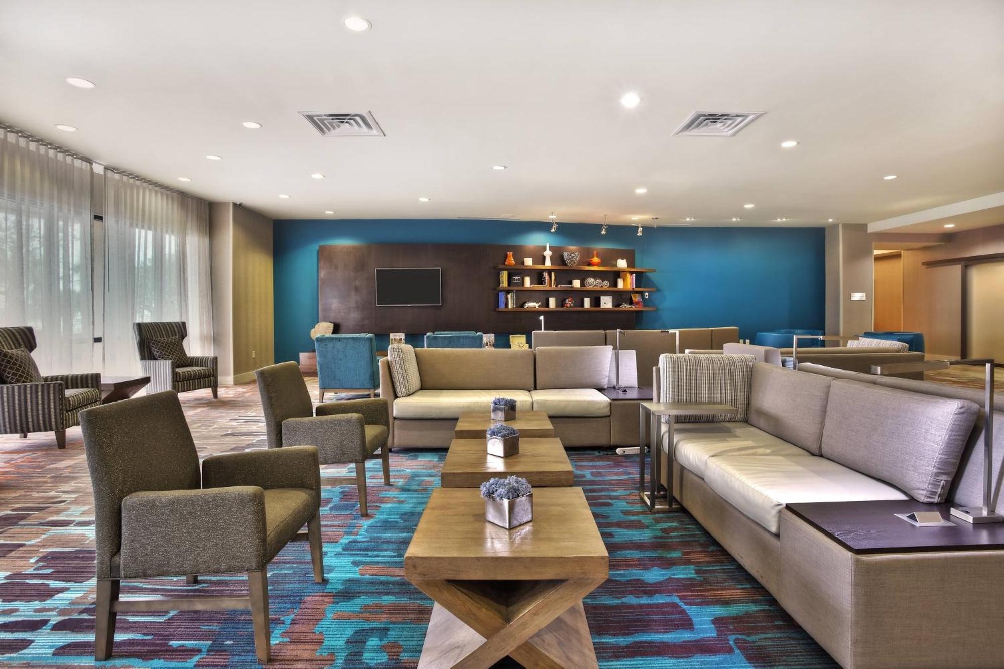 Courtyard By Marriott Beachfront Hotel
