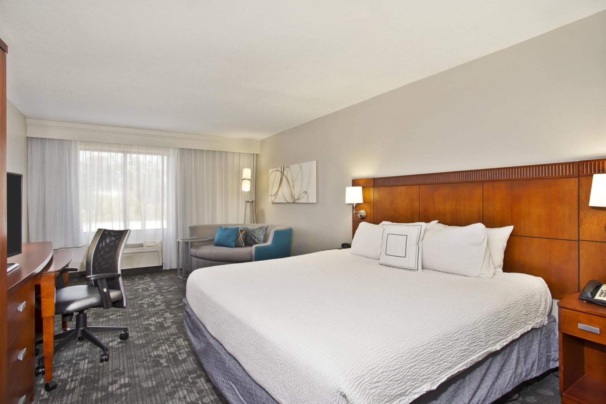 Hotel Courtyard By Marriott Beachfront