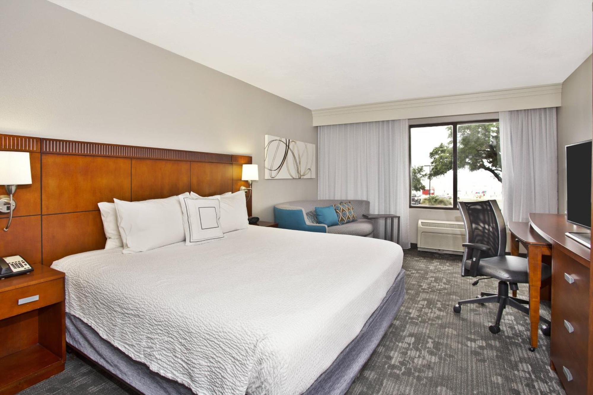 Hotel Courtyard By Marriott Beachfront Gulfport