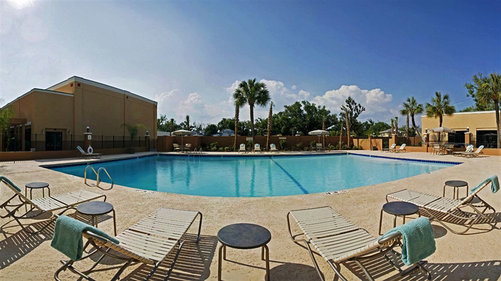 Courtyard By Marriott Beachfront