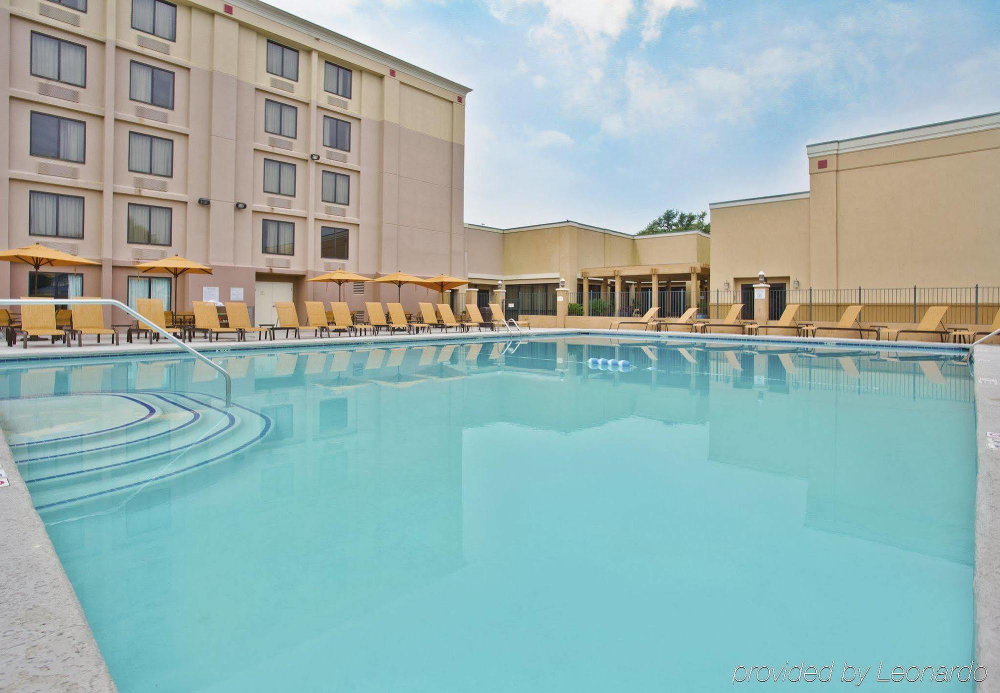 Hotel Courtyard By Marriott Beachfront Gulfport