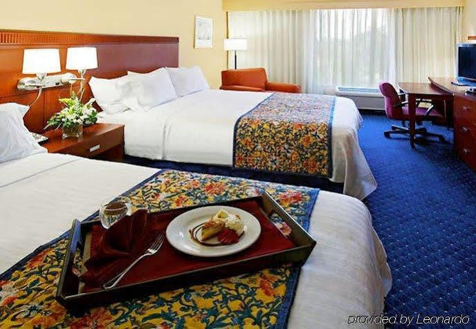 Hotel Courtyard By Marriott Beachfront