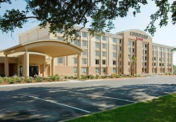 Hotel Courtyard By Marriott Beachfront